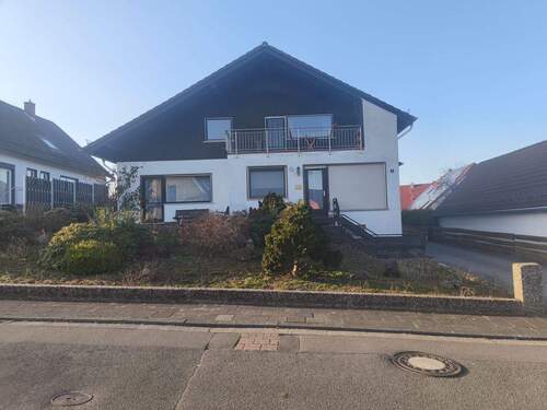 Vorderansicht.jpeg - schönes Zweifamilienhaus Queidersbach