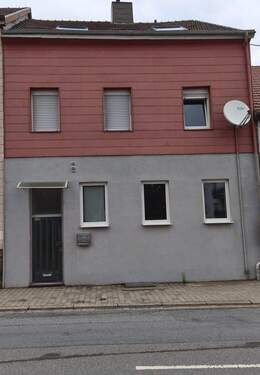 Vorderansicht.jpeg - 6 Zimmer Reihenmittelhaus zum Kaufen in Quierschied