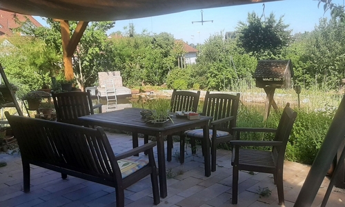 Gepflasterte Terrasse mit Überdachung - 