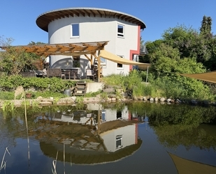 Im Winter warm, im Sommer kühl: Futuristisches Drehhaus bei Coburg - Rödental
