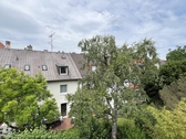 Blick zum Innenhof - Hochwertig sanierte 3.5 Zimmerwohnung in Laim