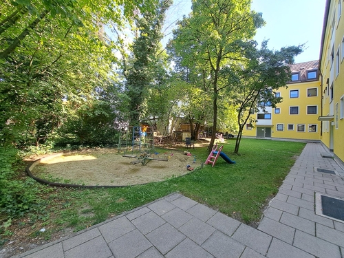 Innenhof mit Spielplatz - 