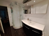 Badezimmer - Erdgeschoßwohnung mit 117,00 m² in München zur Miete