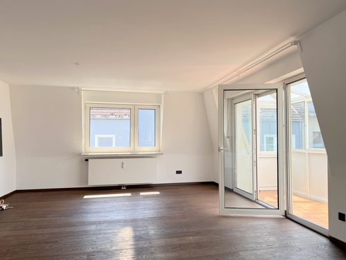 Wohnen - Hochwertig sanierte DG-Wohnung in Laim