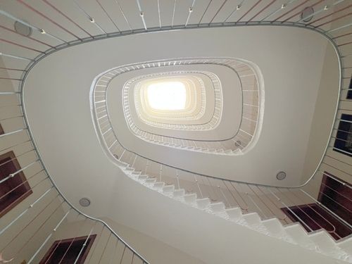 Treppenhaus - Etagenwohnung mit 80,75 m&sup2; in München zum Kaufen