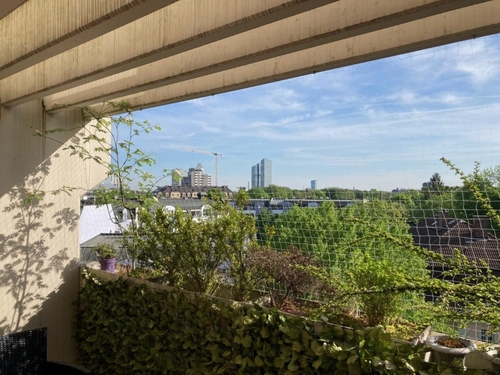 Eigener Balkon links - 