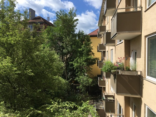 Blick vom Balkon - 6 Zimmer Etagenwohnung zum Kaufen in München