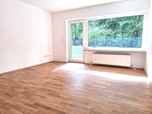 Wohnzimmer - 3 Zimmer Erdgeschoßwohnung zum Kaufen in München