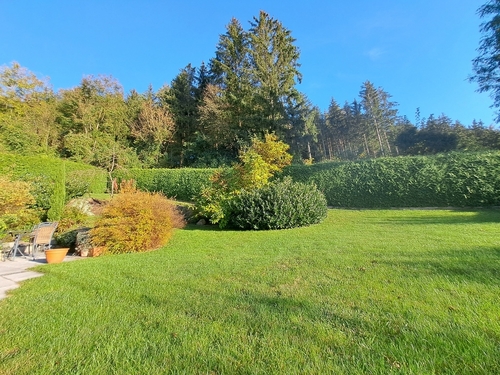 Erholsamer Garten - 11 Zimmer Zweifamilienhaus zum Kaufen in Eching