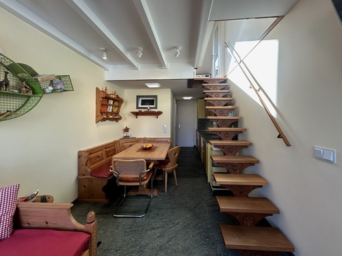 Wohnraum - 2 Zimmer Dachgeschoßwohnung zum Kaufen in München