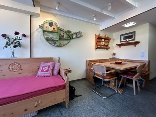 Sitzplatz - 2 Zimmer Dachgeschoßwohnung in München