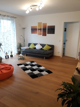 Wohnzimmer - Wunderschöne, neuwertige 2 Zimmer-Gartenwohnung