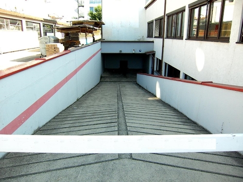 Auffahrt - Halle zur Miete in Sauerlach