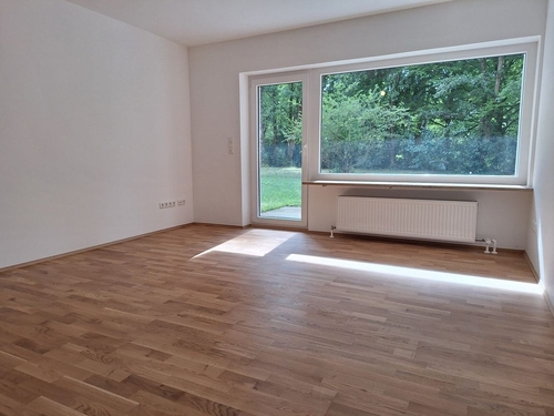 Wohnzimmer - 3 Zimmer Erdgeschoßwohnung zum Kaufen in München