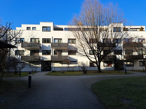 Wohnanlage-Rückgebäude - Tiefgaragenstellplatz in München