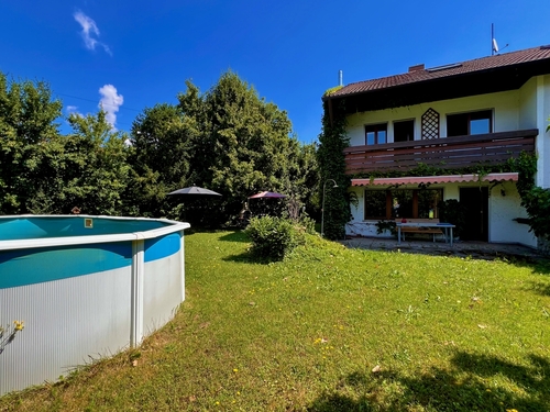 Gartenansicht mit Pool - 5 Zimmer Doppelhaushälfte zum Kaufen in Gilching