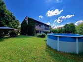 Gartenansicht mit Pool - 
