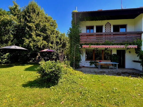 Sicht auf das Haus vom Garten - 