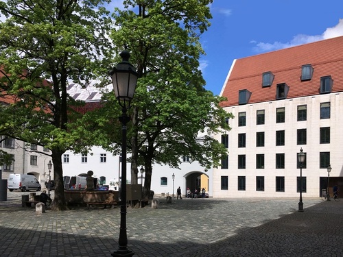 alter Hof - Zentral in München: moderne Wohnung im alten Hof in Erbpacht