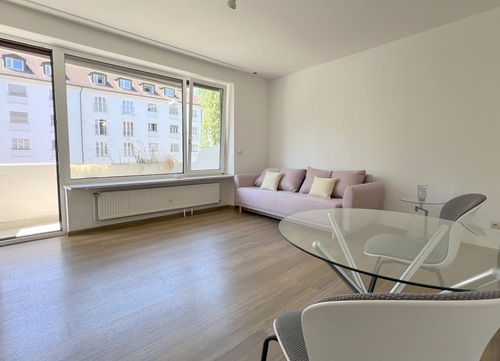 Wohnraum - Möbliertes und saniertes 1-Zimmerappartement in der Nähe der Münchner Freiheit