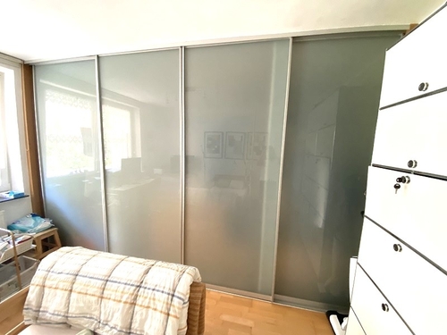 Schrank im Schlafzimmer - 