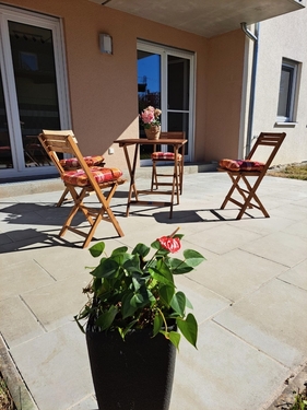 Terrasse auf der Südseite - Wunderschöne Gartenwohnung vor den Toren Münchens in Ellgau bei Augsburg