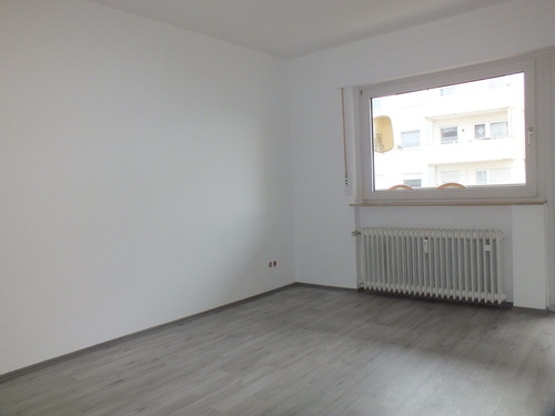Schlafzimmer mit Zugang zum Balkon - 