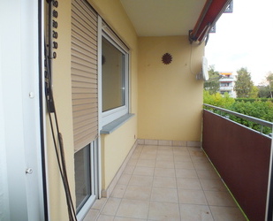 Frisch renovierte 3 Zimmer Wohnung mit ca. 75m² Wohnfläche mit Balkon und Garage - Nauheim