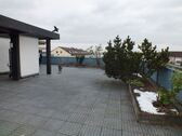 Ansicht Terrasse mit Pergola - 4.5 Zimmer Penthouse in Nauheim