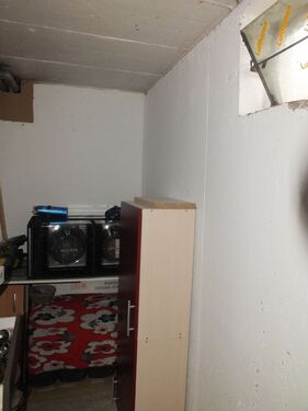 Kellerraum mit Fenster - 