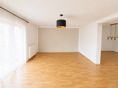 Wohnzimmer - 8 Zimmer Mehrfamilienhaus, Wohnhaus zum Kaufen in Langen
