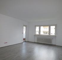 Frisch renovierte 3 Zimmer Wohnung mit ca. 75m² Wohnfläche mit Balkon und Garage - Nauheim