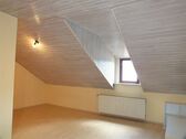 Wohn/ Schlafbereich - 1 Zimmer Dachgeschosswohnung mit ca. 37m² Wohnfläche mit Küche und Bad.