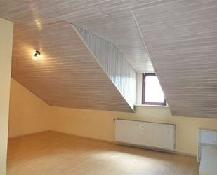 1 Zimmer Dachgeschosswohnung mit ca. 37m² Wohnfläche mit Küche und Bad. - Nauheim