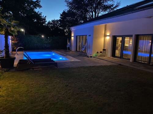 Pool bei Nacht - 