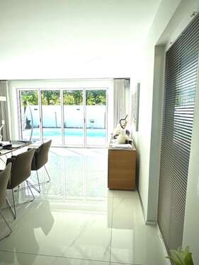 Essbereich / Blick zum Pool - 