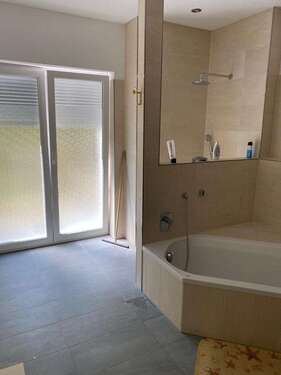 Bad - 8 Zimmer Zweifamilienhaus zum Kaufen in Karlsruhe