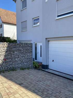 Garageneinfahrt - 5 Zimmer Reihenmittelhaus zum Kaufen in Baden-Baden