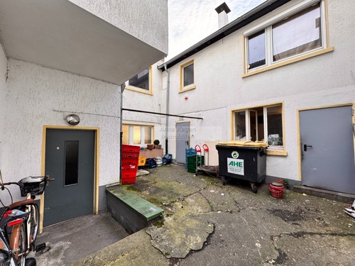Innenhof - 6 Zimmer Mehrfamilienhaus, Wohnhaus zum Kaufen in Witten