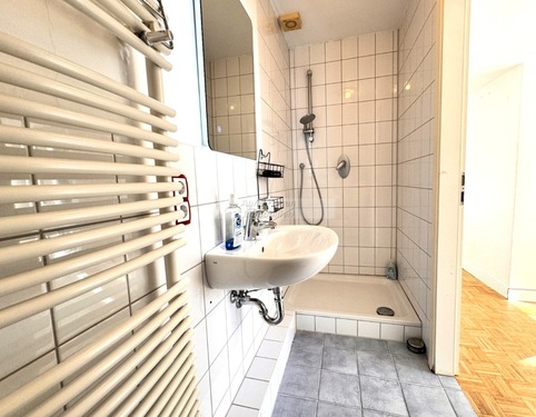 Bad im Kinderzimmer 1 - 