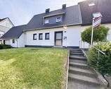 Ansicht Straßenseite - 5 Zimmer Doppelhaushälfte zum Kaufen in Dortmund