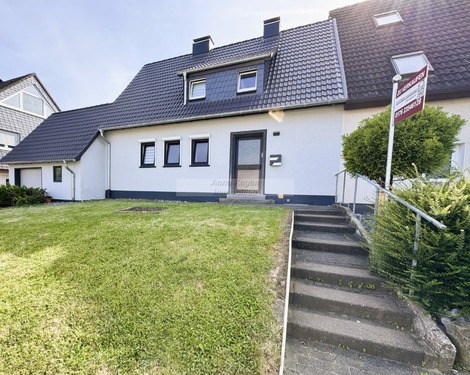 Ansicht Straßenseite - 5 Zimmer Doppelhaushälfte zum Kaufen in Dortmund