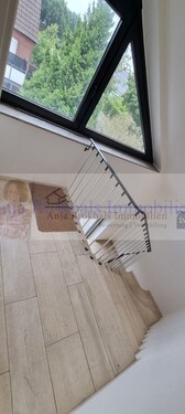 Helles freundliches Treppenhaus - 