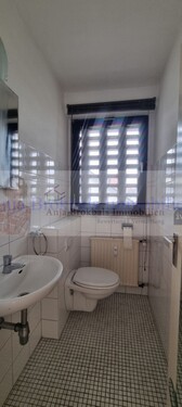 Gäste-WC mit Fenster - 