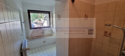 Badewanne, Dusche, Fenster - 