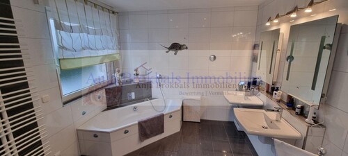 Wanne, 2 Waschbecken - 