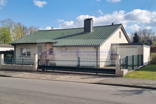 Bungalow, Satteldach, 2 Garagen - 4.5 Zimmer Einfamilienhaus in Rheda-Wiedenbrück
