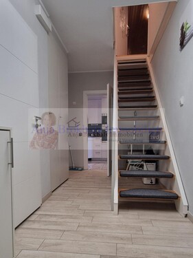 Seiteneingang, Treppe zum DG - 