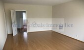 Wohnzimmer unmöbliert KI - 