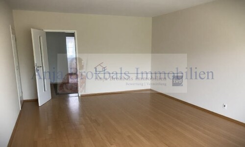 Wohnzimmer unmöbliert KI - 
